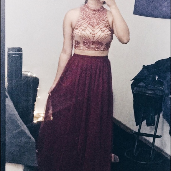 BURGUNDY HOMECOMING DRESS - Picture 2 of 5